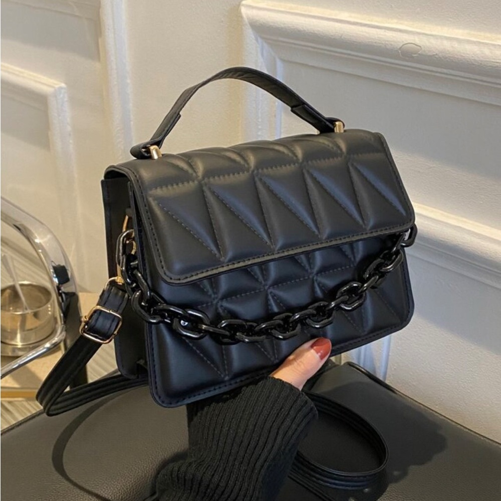 Elegant Black Quilted Handbag